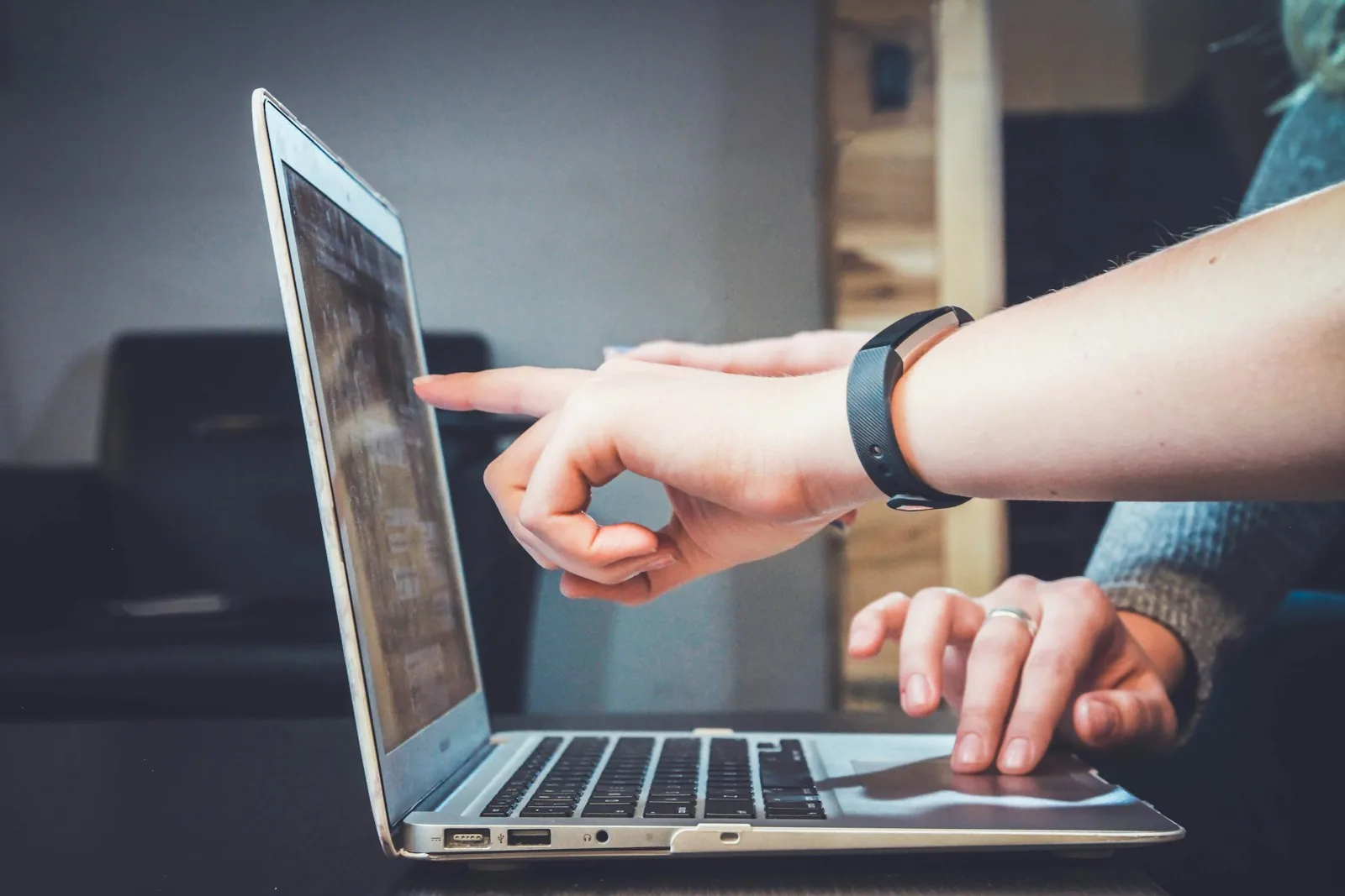 A person working on their laptop, supported remotely by their managed IT partner. AgileREMOTE delivers help desk, monitoring, security and Microsoft 365 management from anywhere. Photo via Unsplash.