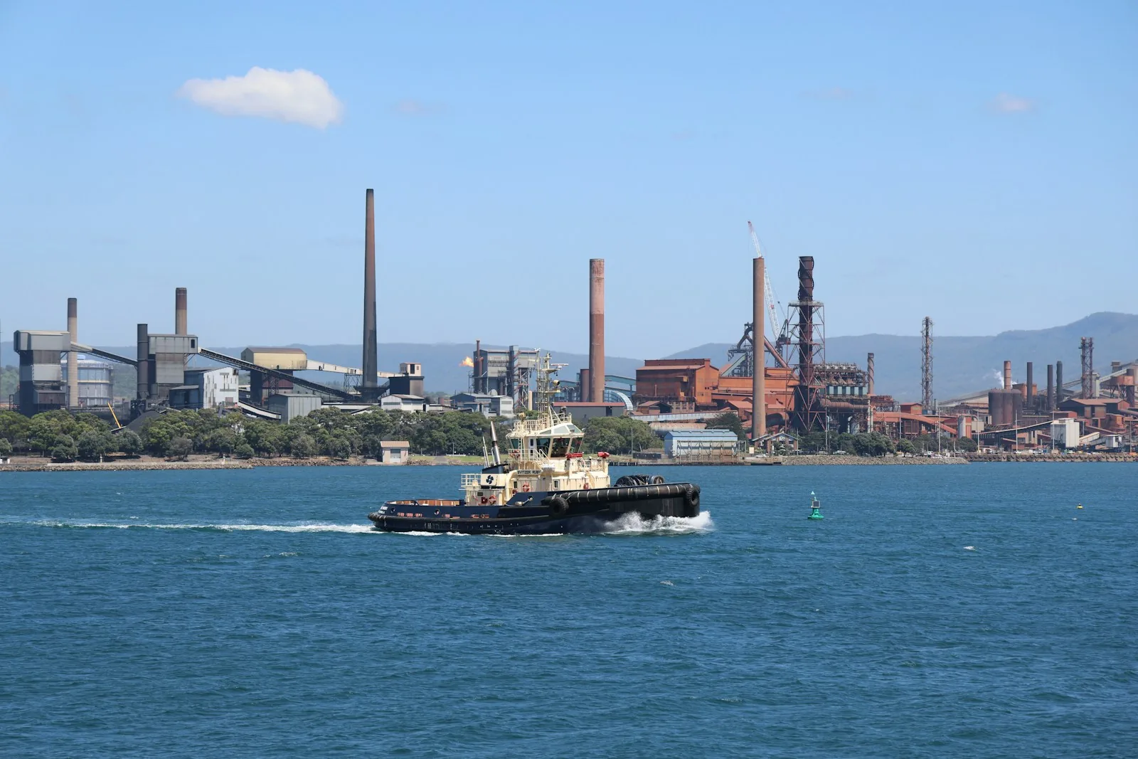 A working tugboat in a maritime harbour, representing the working corridor of Western Port, photo via Unsplash